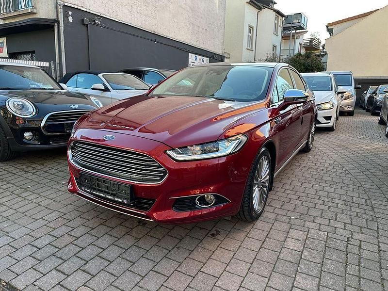 Gebraucht Ford Mondeo Titanium 179 PS (131 kW) 2016 Rot Limousine