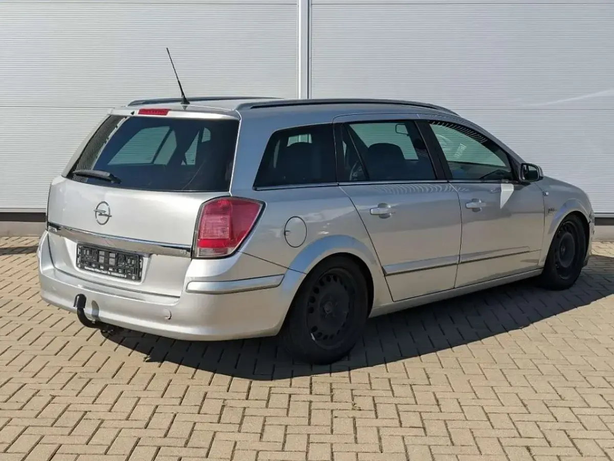 Gebraucht Opel Astra Edition 140 PS (102 kW) 2006 Starsilber metallic Kombi