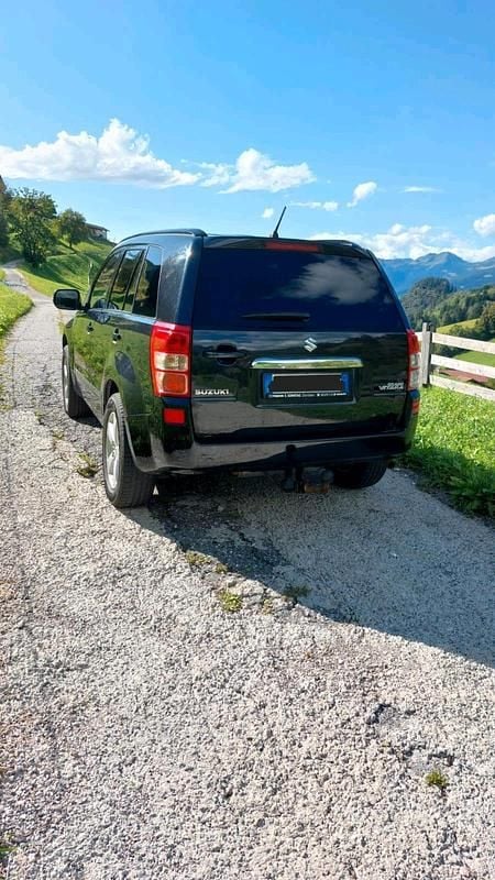 Schwarz Gebraucht 2010 Suzuki Grand Vitara SUV | 5.500 € (Etwas zu teuer) - Bild 1/4