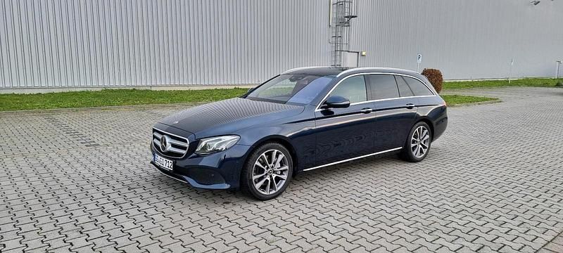 Blau Gebraucht 2017 Mercedes E350 Kombi | 20.499 € (Guter Preis) - Bild 1/4
