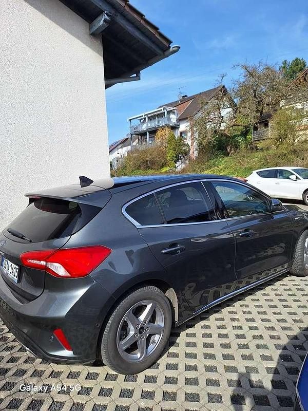 Gebraucht Ford Focus Vignale 182 PS (133 kW) 2019 Grau Kleinwagen