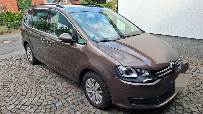 Braun Gebraucht 2011 VW Sharan Comfortline Van / Kleinbus | 6.299 € (Fairer Preis) - Bild 1/4