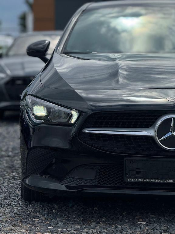 Gebraucht Mercedes CLA200 Shooting Brake 150 PS (110 kW) 2020 Schwarz Kombi