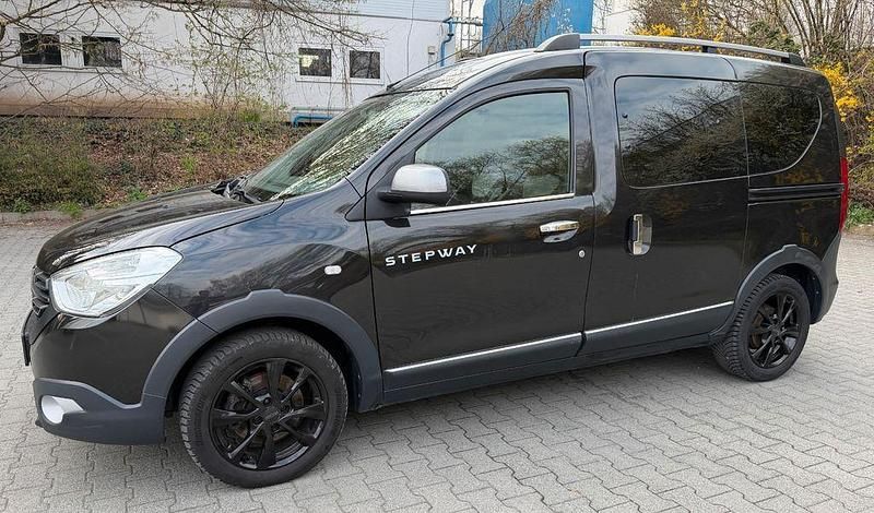 Gebraucht Dacia Dokker Stepway 116 PS (85 kW) 2018 Schwarz Van / Kleinbus