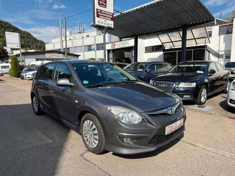 Gebraucht Hyundai i30 Edition 90 PS (66 kW) 2010 Steel gray Kleinwagen