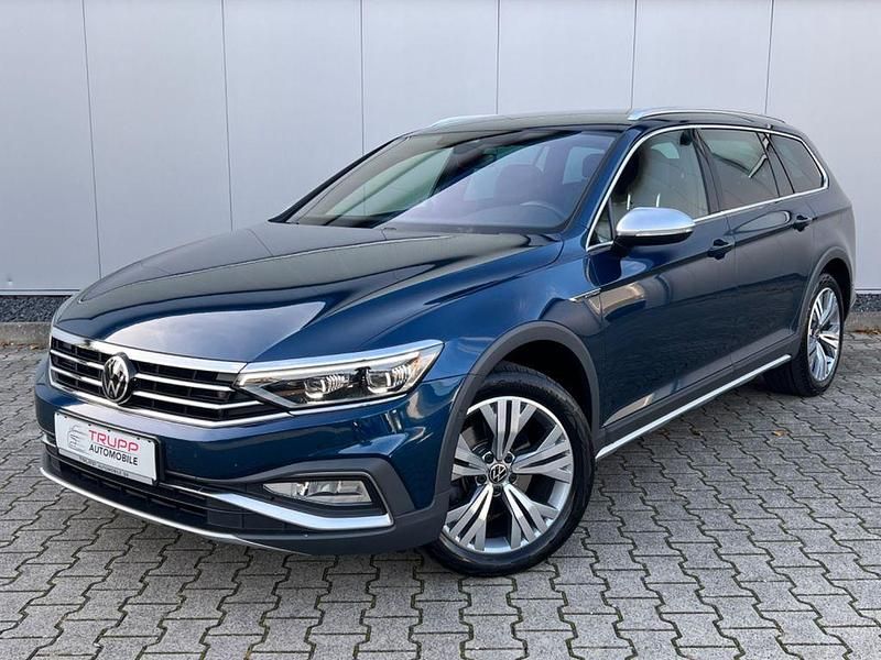 Blau Gebraucht 2023 VW Passat Alltrack Kombi | 29.900 € (Fairer Preis) - Bild 1/4