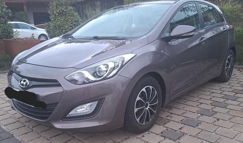 Gebraucht Hyundai i30 99 PS (72 kW) 2014 Braun Kombi