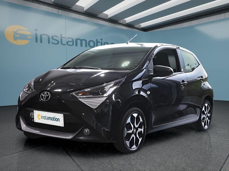 Rot Gebraucht 2020 Toyota Aygo Kleinwagen | 10.899 € (Fairer Preis) - Bild 1/4