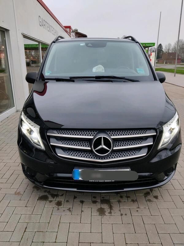 Schwarz Gebraucht 2018 Mercedes Vito Van / Kleinbus | 26.499 € (Superpreis) - Bild 1/4