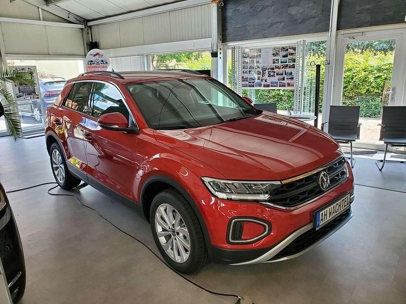 Gebraucht VW T-Roc Life 150 PS (110 kW) 2024 Kings red metallic SUV
