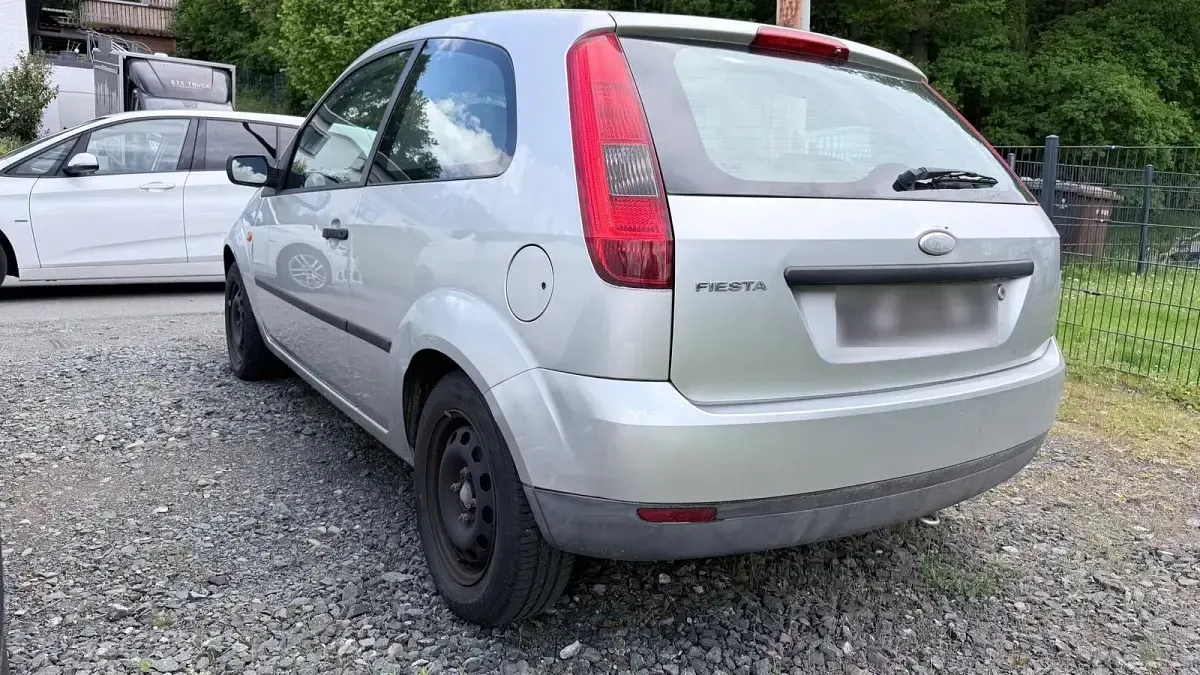 Gebraucht Ford Fiesta 60 PS (44 kW) 2003 Silber Kleinwagen