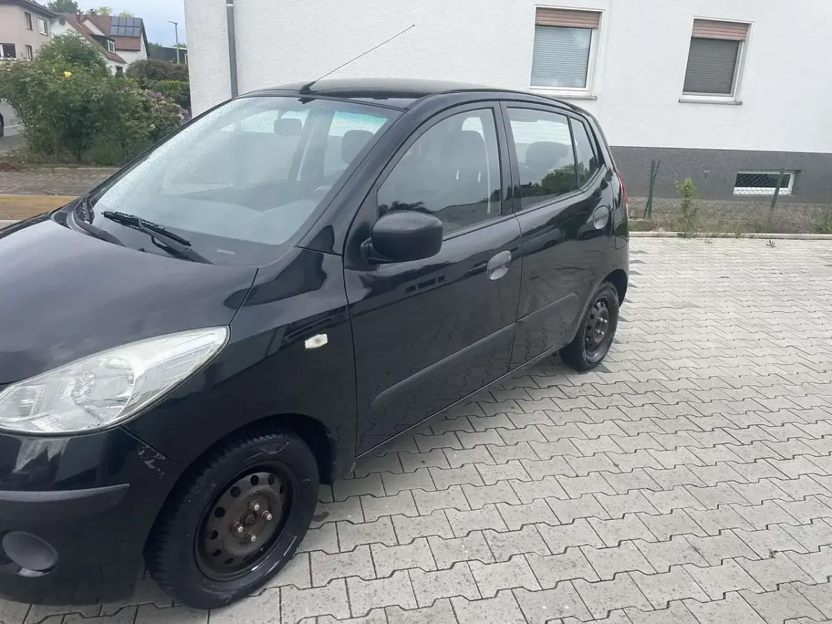 Gebraucht Hyundai i10 67 PS (49 kW) 2010 Schwarz Kleinwagen