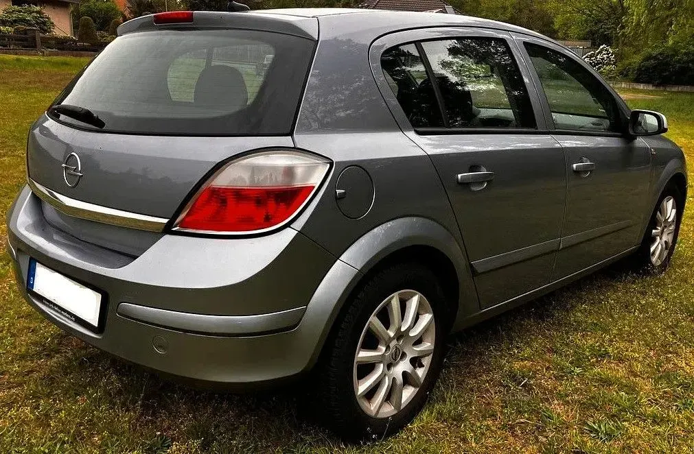 Usata Opel Astra 105 CV (77 kW) 2006 Grigio Berlina