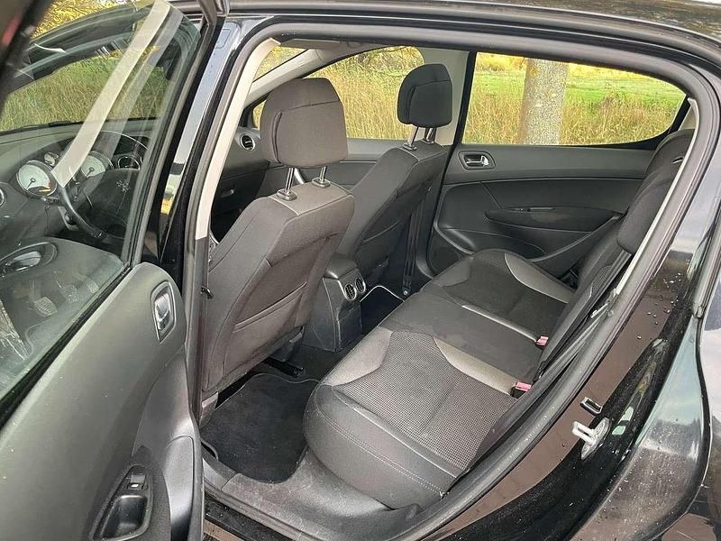 Gebraucht 2010 Peugeot 308 Premium Limousine | 2.990 € (Guter Preis) - Bild 1/4