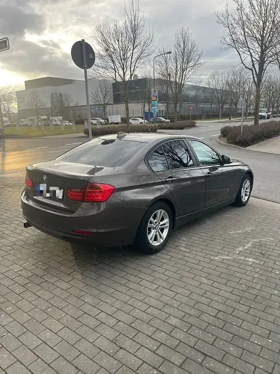 Gebraucht BMW 316 116 PS (85 kW) 2012 Braun Limousine