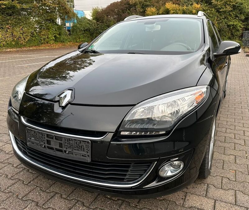 Schwarz Gebraucht 2012 Renault Mégane III Dynamique Limousine | 6.500 € (Fairer Preis) - Bild 1/4