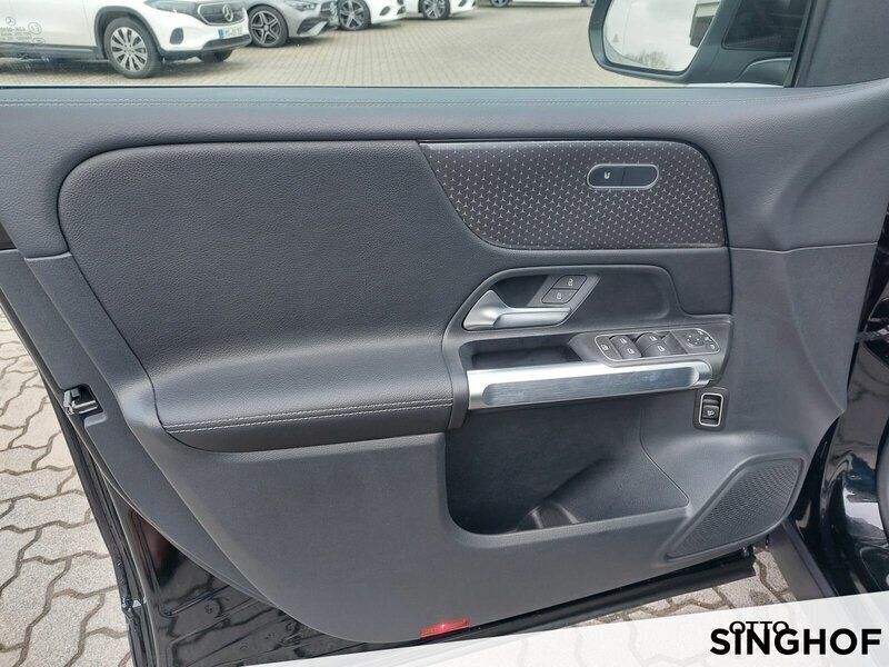 Gebraucht Mercedes GLB200 Progressive 163 PS (119 kW) 2024 Schwarz SUV