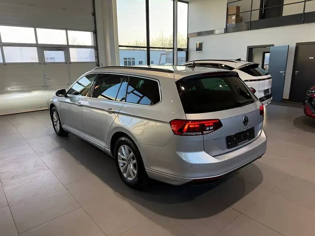 Gebraucht VW Passat Business 150 PS (110 kW) 2022 Silber Kombi
