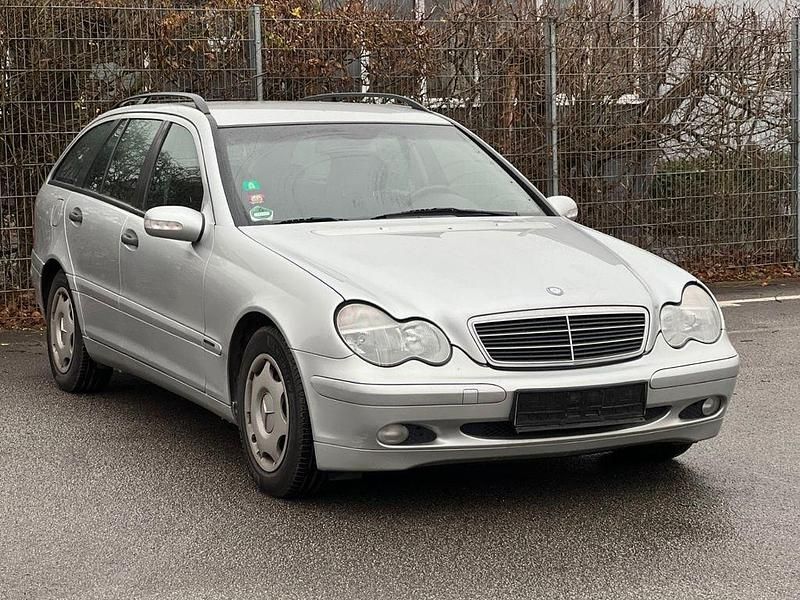 Silber Gebraucht 2001 Mercedes C200 Classic Limousine | 2.999 € (Etwas zu teuer) - Bild 1/4