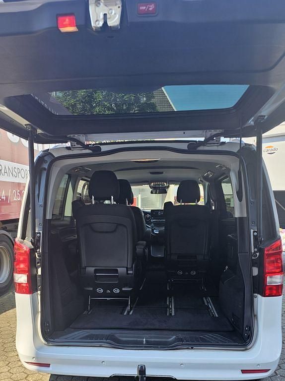 Weiß Gebraucht 2021 Mercedes V220 Avantgarde Edition Van / Kleinbus | 41.400 € (Superpreis) - Bild 1/4