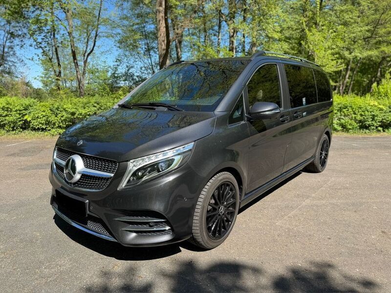 Grau Gebraucht 2022 Mercedes V300 Avantgarde Edition Van / Kleinbus | 51.900 € (Superpreis) - Bild 1/4
