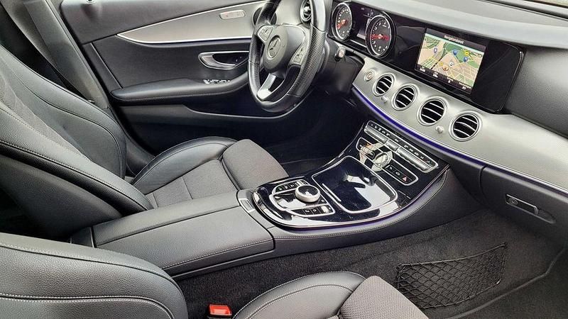 Gebraucht Mercedes E200 Avantgarde 184 PS (135 kW) 2017 Silber Limousine