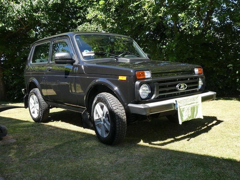 Schwarz Gebraucht 2021 Lada niva SUV | 15.990 € - Bild 1/4