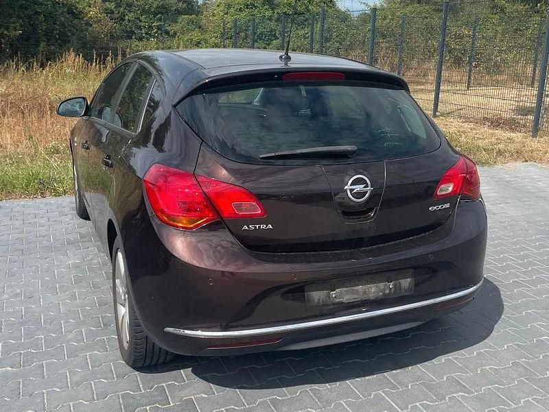 Gebraucht Opel Astra Active 95 PS (69 kW) 2013 Bronze Limousine