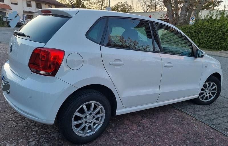 Gebraucht VW Polo Life 60 PS (44 kW) 2013 Weiß Kleinwagen