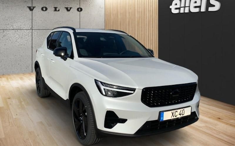 Neu Volvo XC40 Plus 163 PS (119 kW) 2025 Weiß SUV
