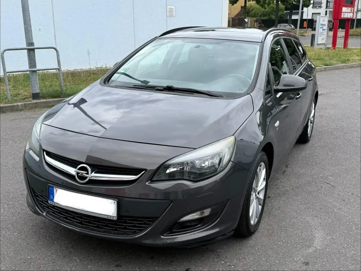 Gebraucht Opel Astra 140 PS (102 kW) 2013 Grau Kombi