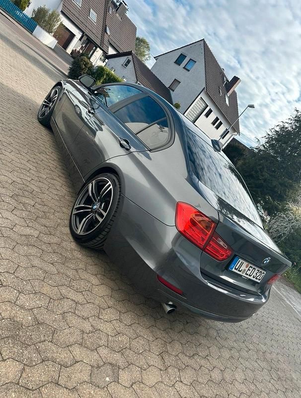 Gebraucht BMW 316 116 PS (85 kW) 2012 Grau Limousine