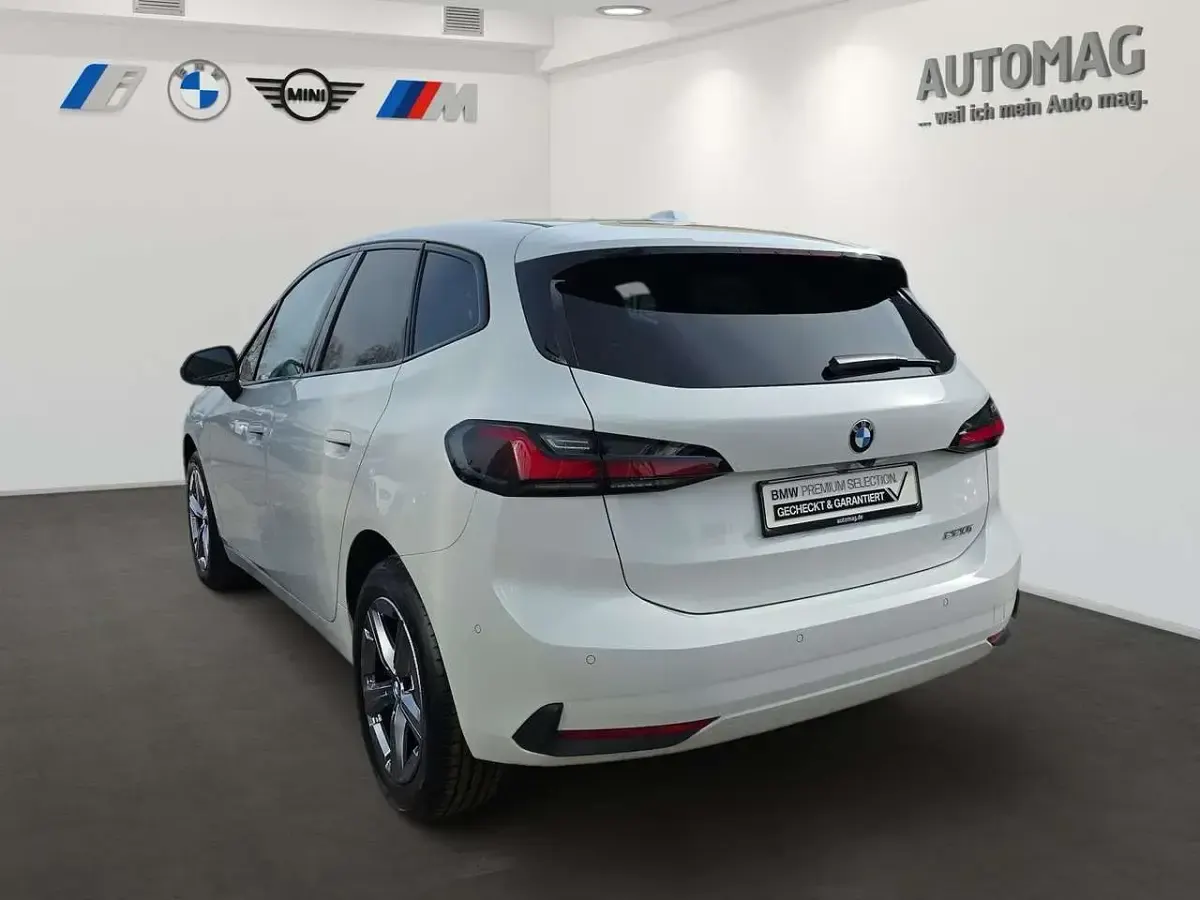 Gebraucht BMW 220 154 PS (113 kW) 2025 Alpinweiss iii Van / Kleinbus