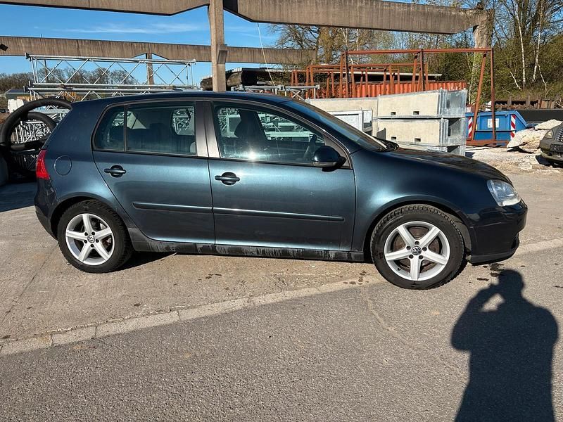 Second-hand VW Golf V 105 CP (77 kW) 2004 Albastru Hatchback
