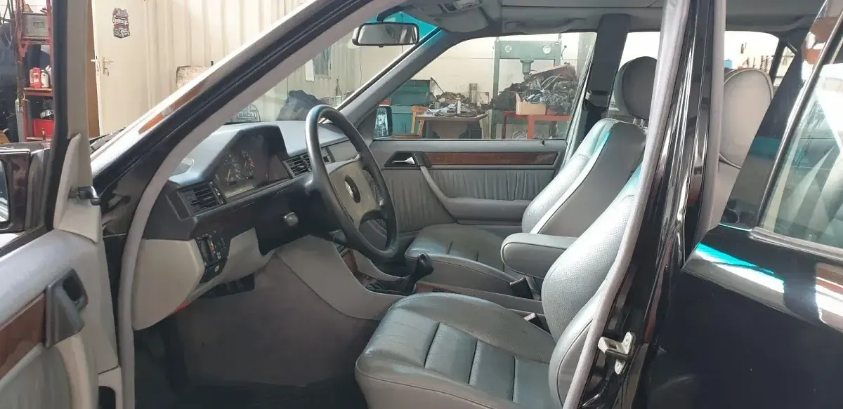 Gebraucht Mercedes 300 Sportline 220 PS (161 kW) 1991 Schwarz Limousine