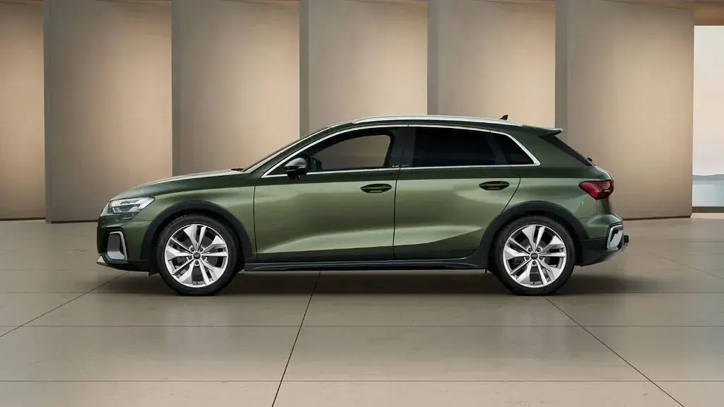 Second-hand Audi A3 Ambiente 150 CP (110 kW) 2025 Verde Berlinǎ