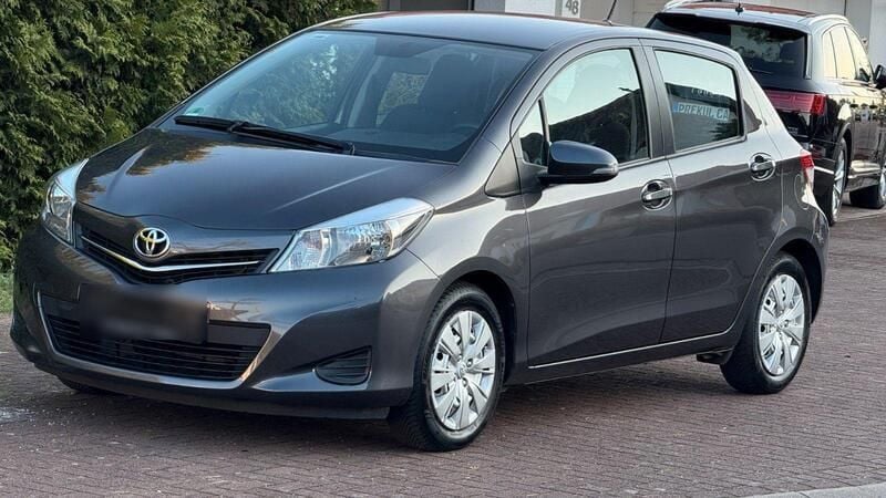 Grau Gebraucht 2012 Toyota Yaris Multidrive S Kleinwagen | 8.300 € (Fairer Preis) - Bild 1/4