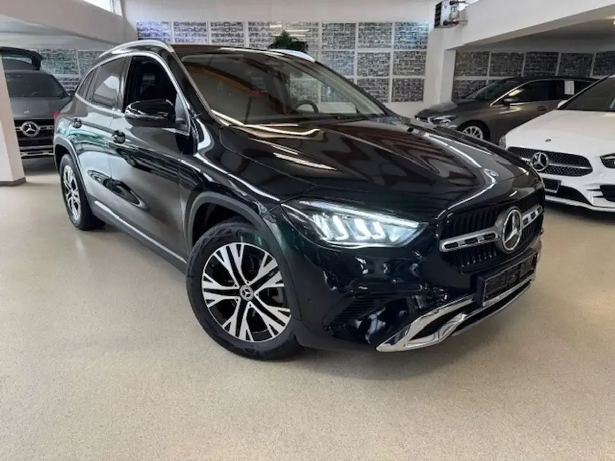 Gebraucht Mercedes GLA200 163 PS (119 kW) 2025 Kosmosschwarz metallic SUV