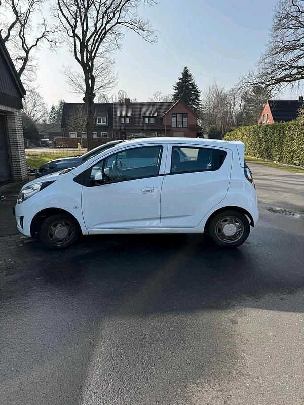 Gebraucht Chevrolet Spark 68 PS (50 kW) 2013 Weiß Kleinwagen