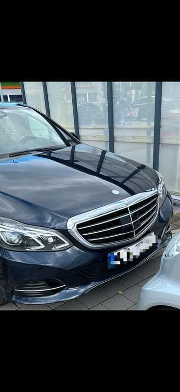 Gebraucht Mercedes E250 204 PS (150 kW) 2015 Blau Limousine