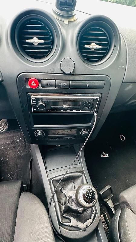 Blau Gebraucht 2006 Seat Ibiza Kleinwagen | 700 € (Superpreis) - Bild 1/4