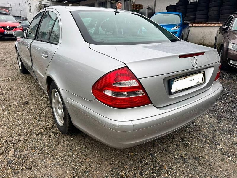 Gebraucht Mercedes E240 Elegance 177 PS (130 kW) 2002 Silber Limousine