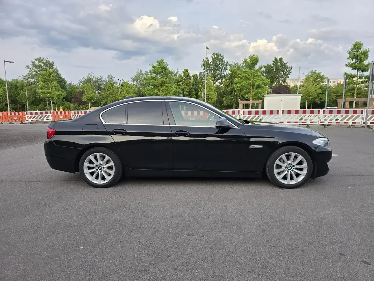Gebraucht BMW 530 258 PS (189 kW) 2012 Schwarz Limousine