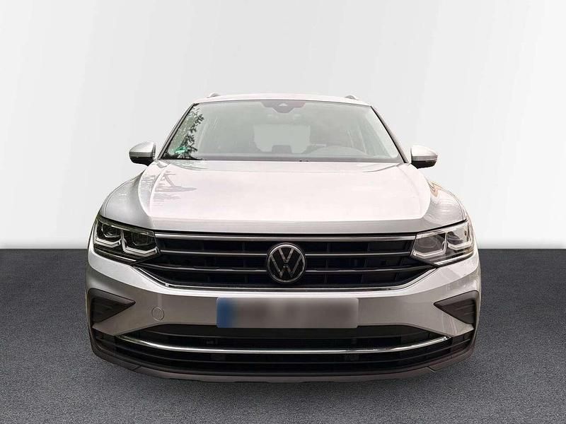 Gebraucht VW Tiguan Active 150 PS (110 kW) 2021 Reflexsilber metallic SUV