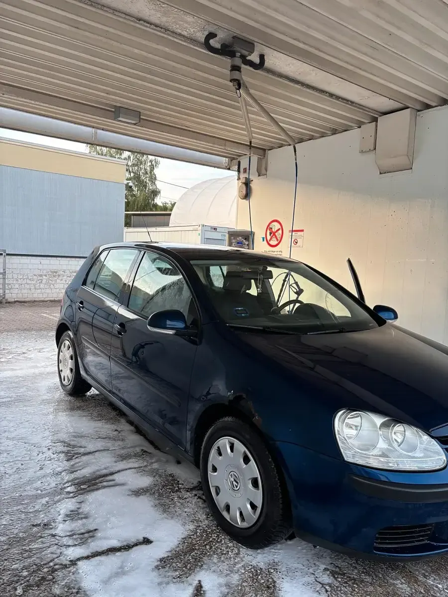Gebraucht VW Golf V 102 PS (75 kW) 2004 Blau Kleinwagen