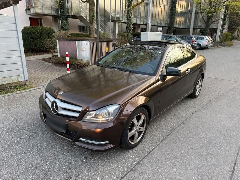 Gebraucht Mercedes 220 170 PS (125 kW) 2012 Braun Coupé