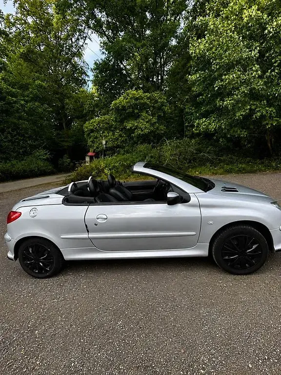 Gebraucht Peugeot 206 CC Platinum 109 PS (80 kW) 2005 Silber Cabrio