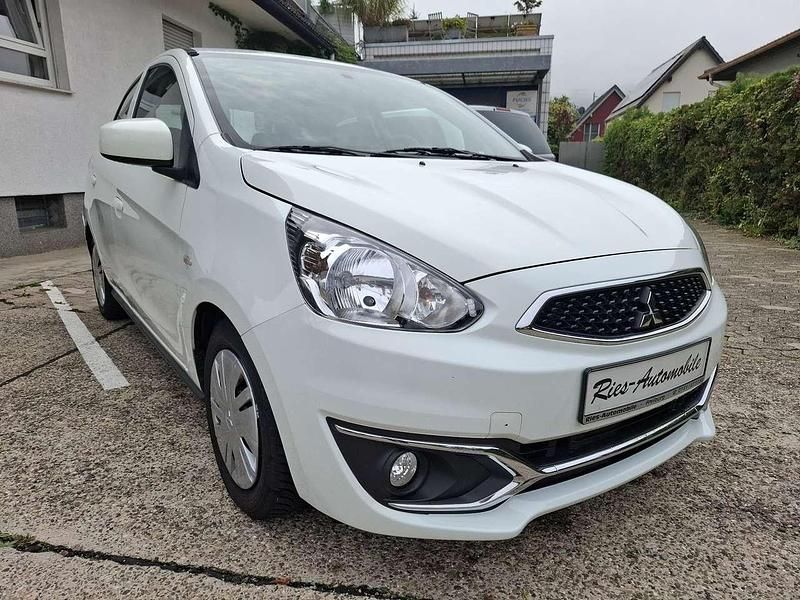 Islandweiss (s) Gebraucht 2016 Mitsubishi Space Star Diamant Edition Kleinwagen | 5.490 € (Fairer Preis) - Bild 1/4