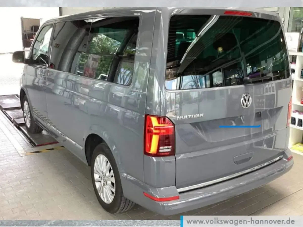 Gebraucht VW Multivan Generation Six 150 PS (110 kW) 2022 Pure grey Van / Kleinbus