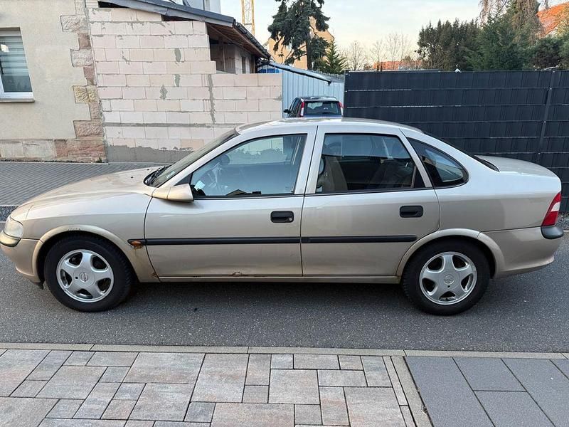 Gebraucht Opel Vectra 75 PS (55 kW) 1998 Beige Limousine